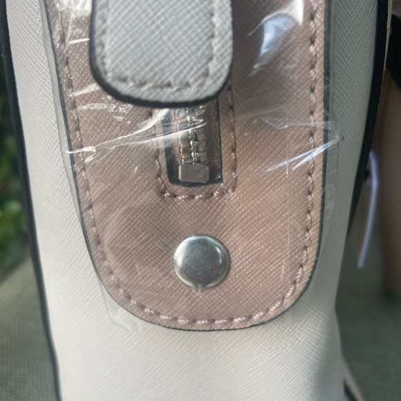 SOLD. Guess Purse, Color:blush - Picture 12 of 15